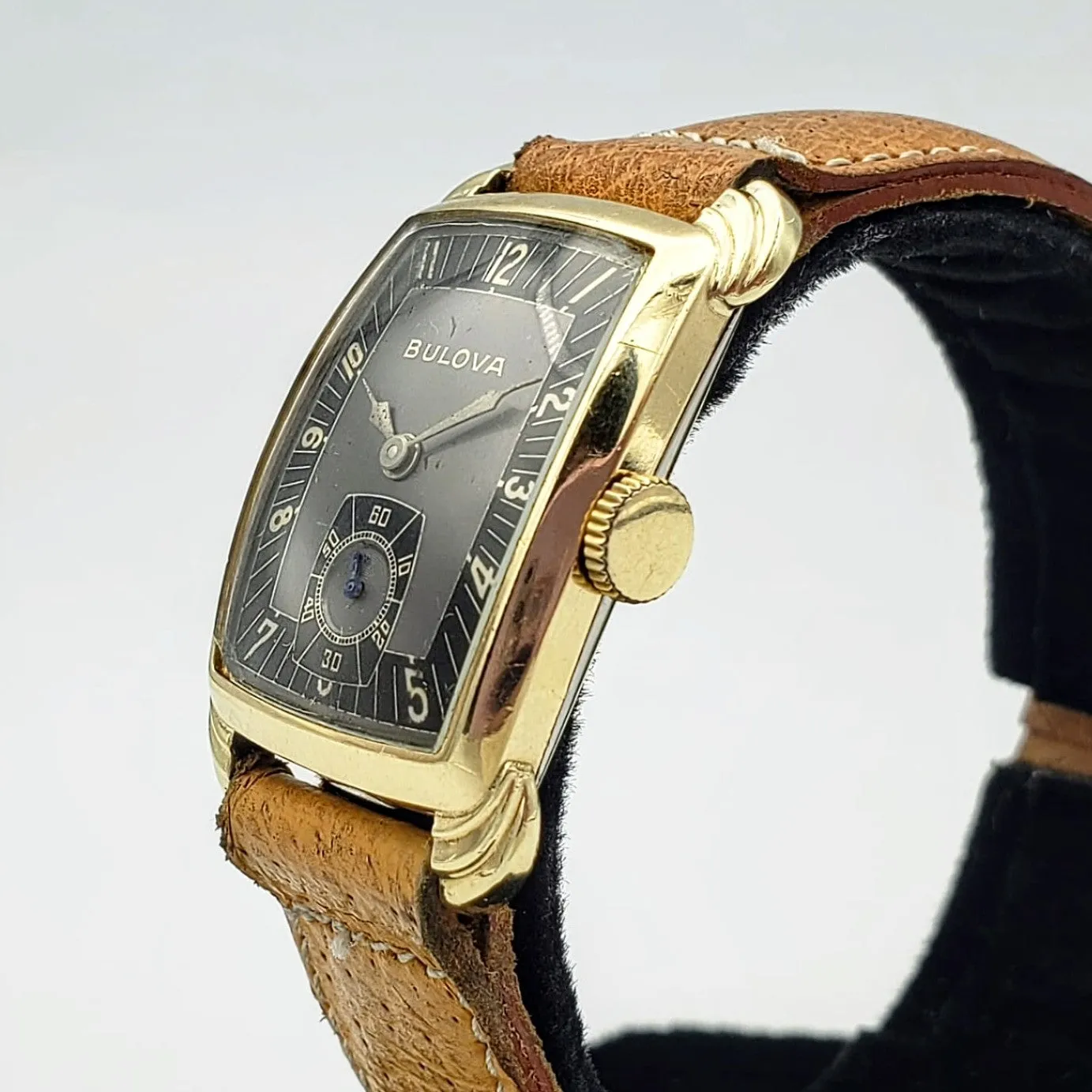 1947 BULOVA Senator Two-Tone Black Dial U.S.A. Caliber 8AE 17 Jewels Watch