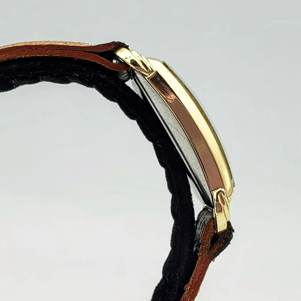 1947 BULOVA Senator Two-Tone Black Dial U.S.A. Caliber 8AE 17 Jewels Watch