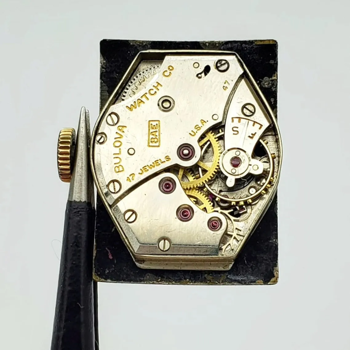 1947 BULOVA Senator Two-Tone Black Dial U.S.A. Caliber 8AE 17 Jewels Watch