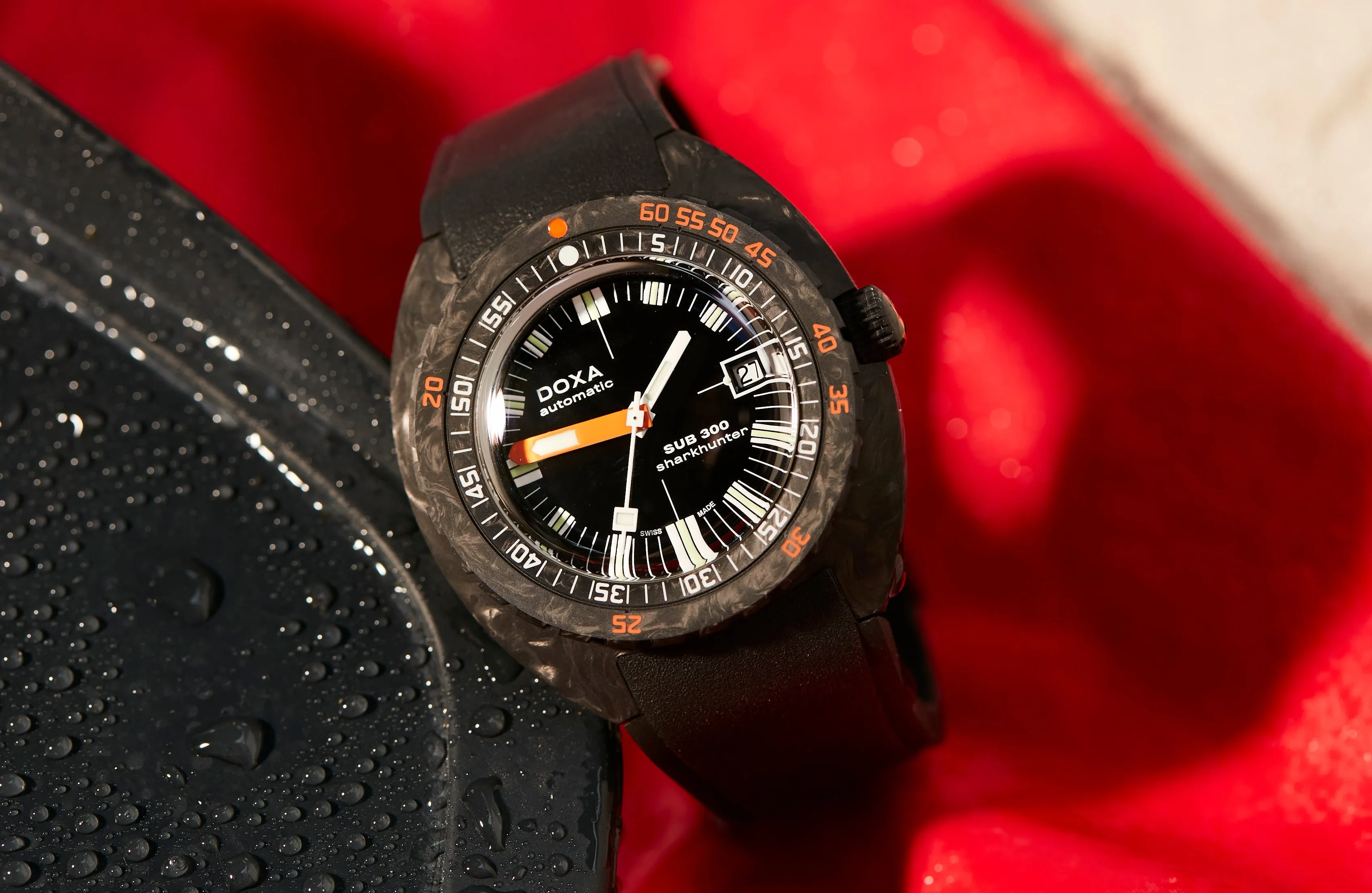 Doxa SUB 300 Carbon COSC Sharkhunter Rubber