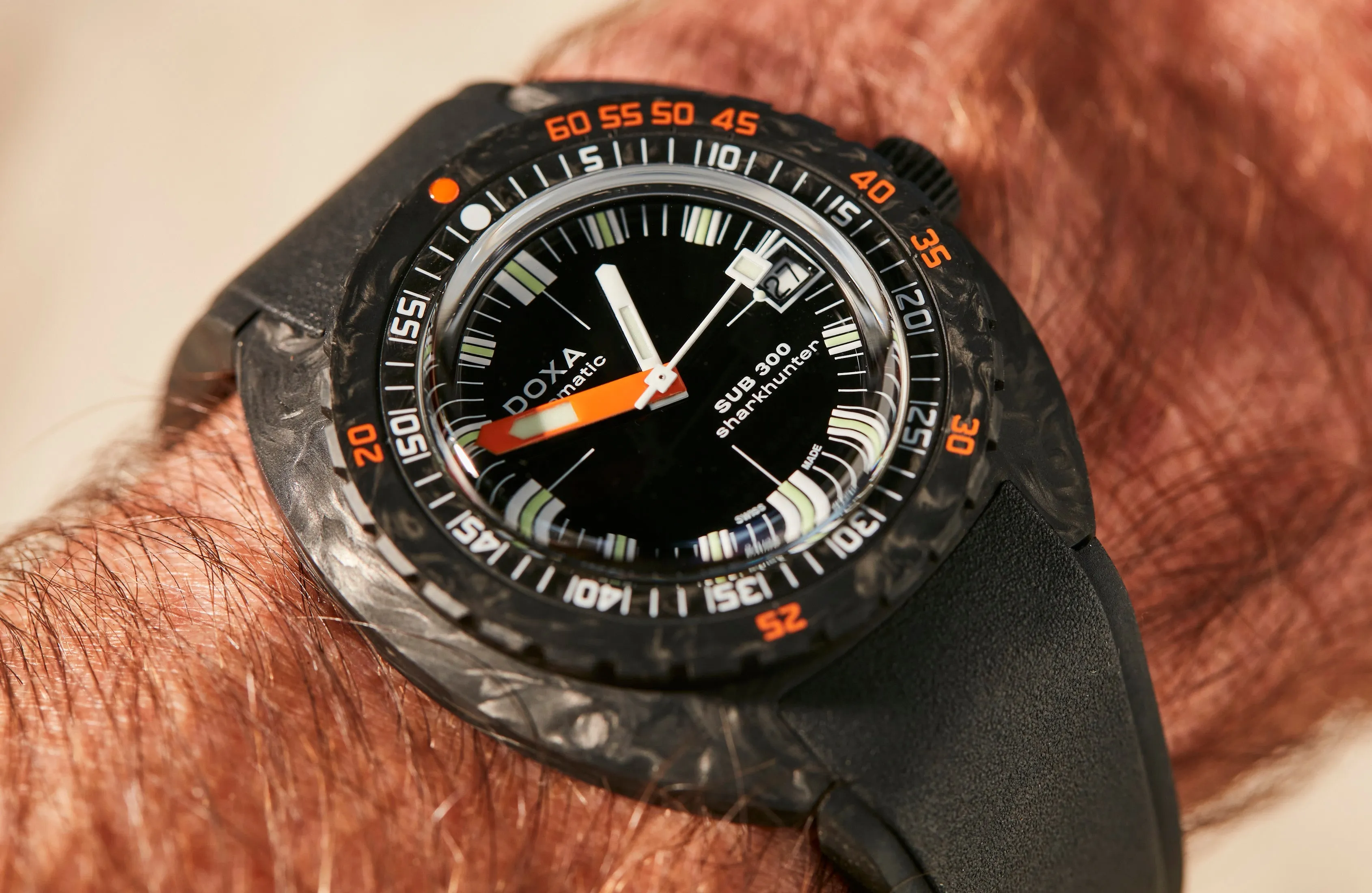 Doxa SUB 300 Carbon COSC Sharkhunter Rubber