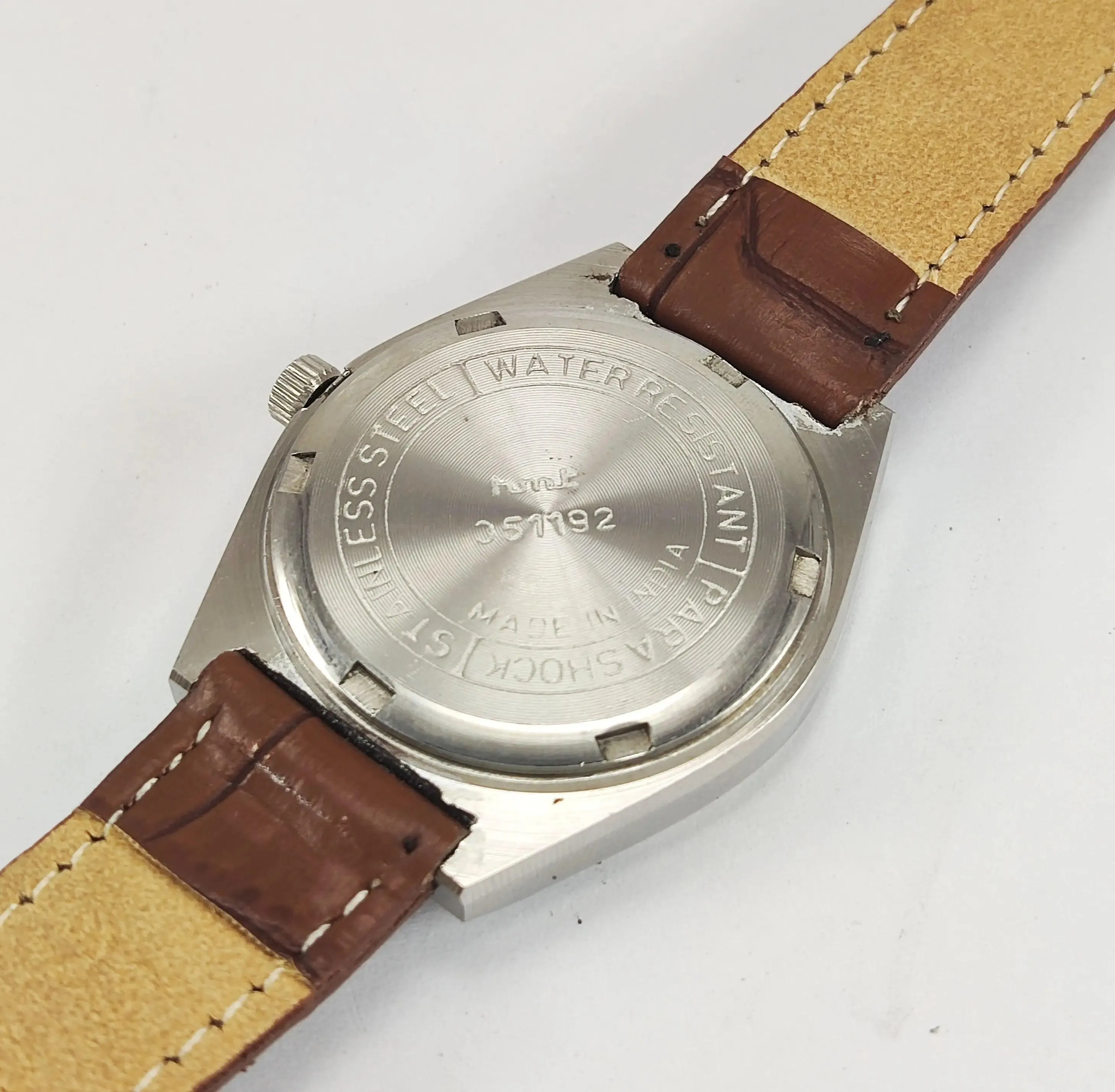 HMT Maurya Para Shock 17 Jewels Maroon Red Dial Mechanical Hand winding Men's Wrist Watch
