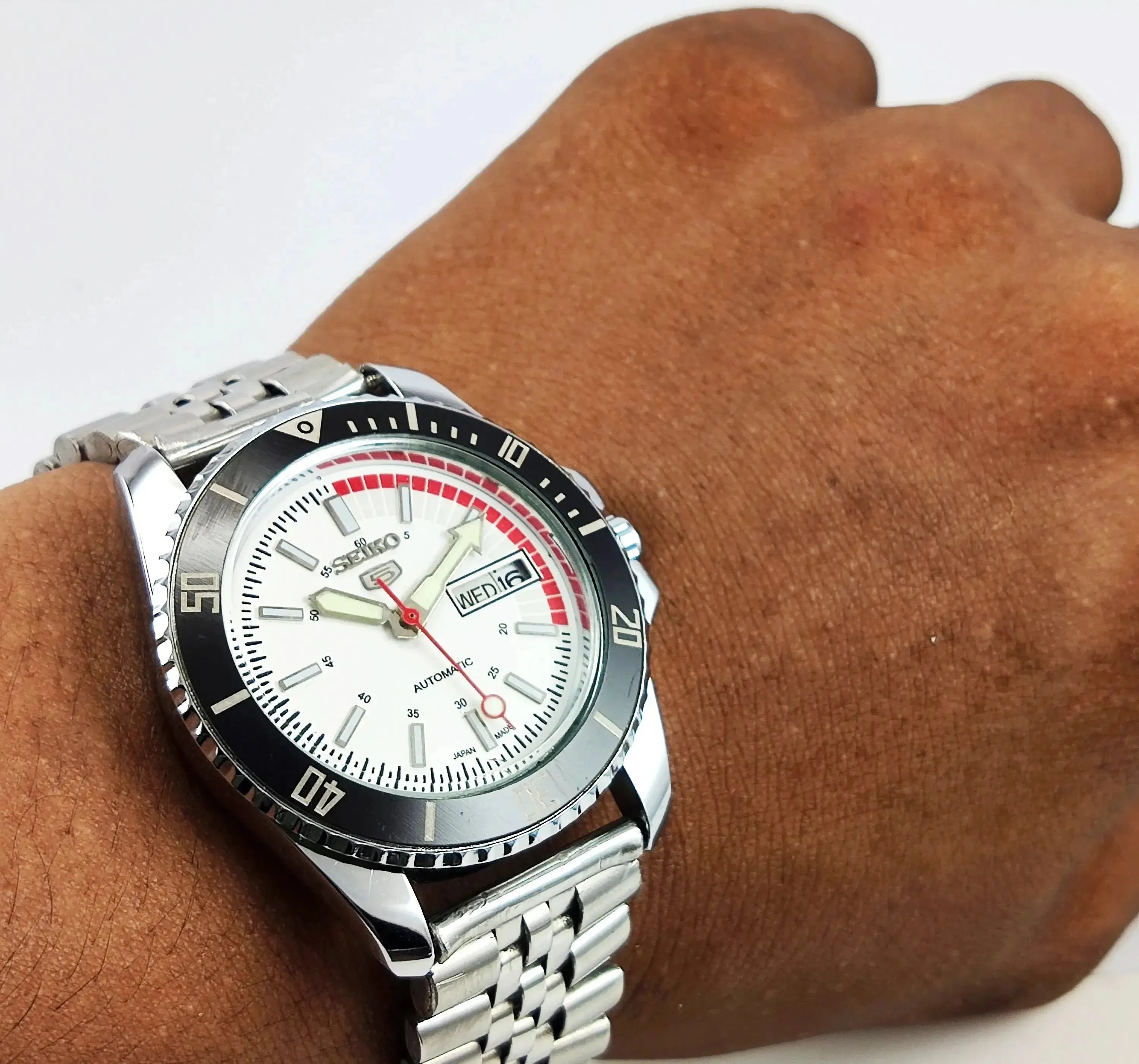 Seiko 5 6309 Automatic White Dial 17 Jewels Transparent Back Men's Wrist Watch