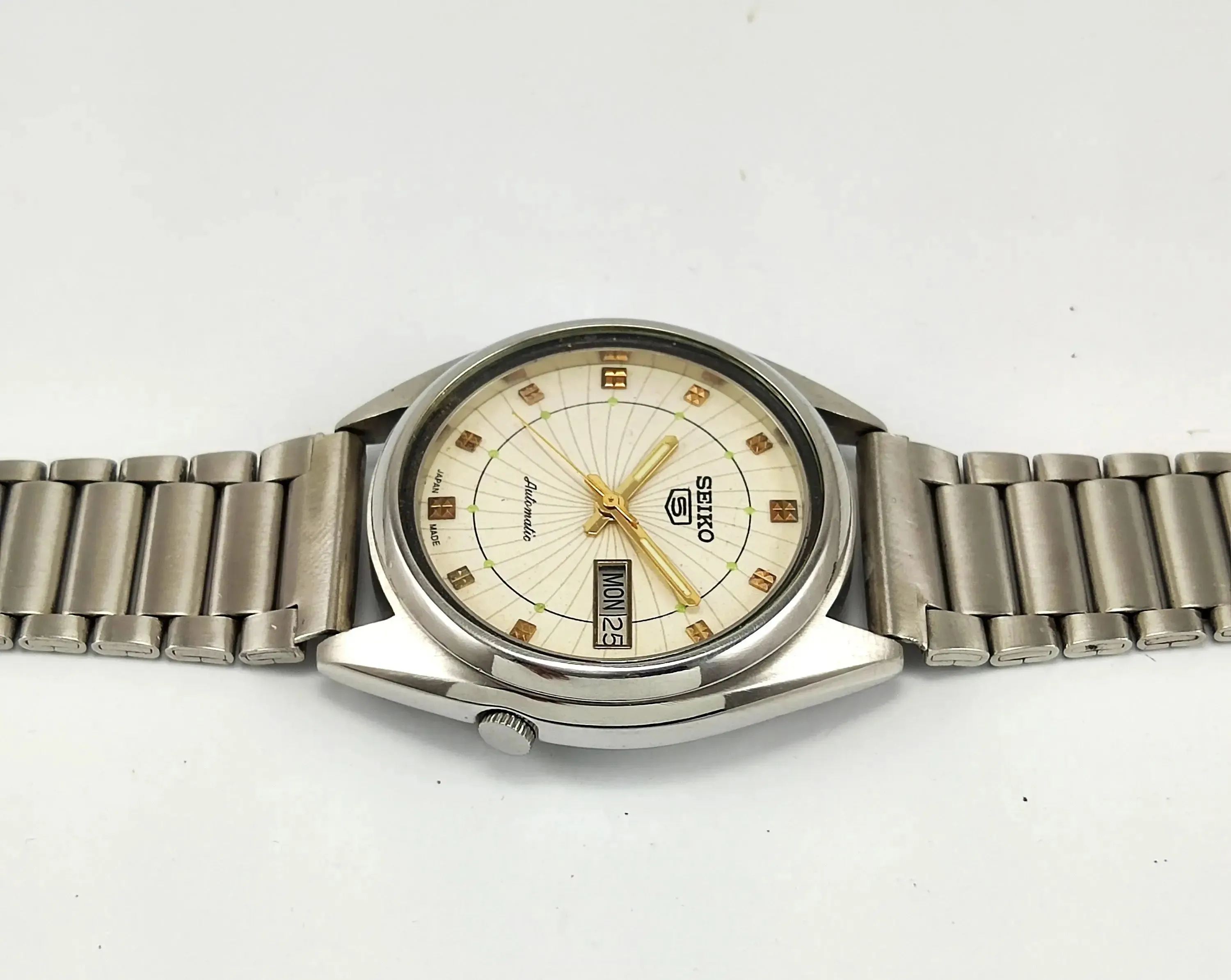 Seiko 5 Automatic Cream Dial 17 Jewels 7005A Men's Watch