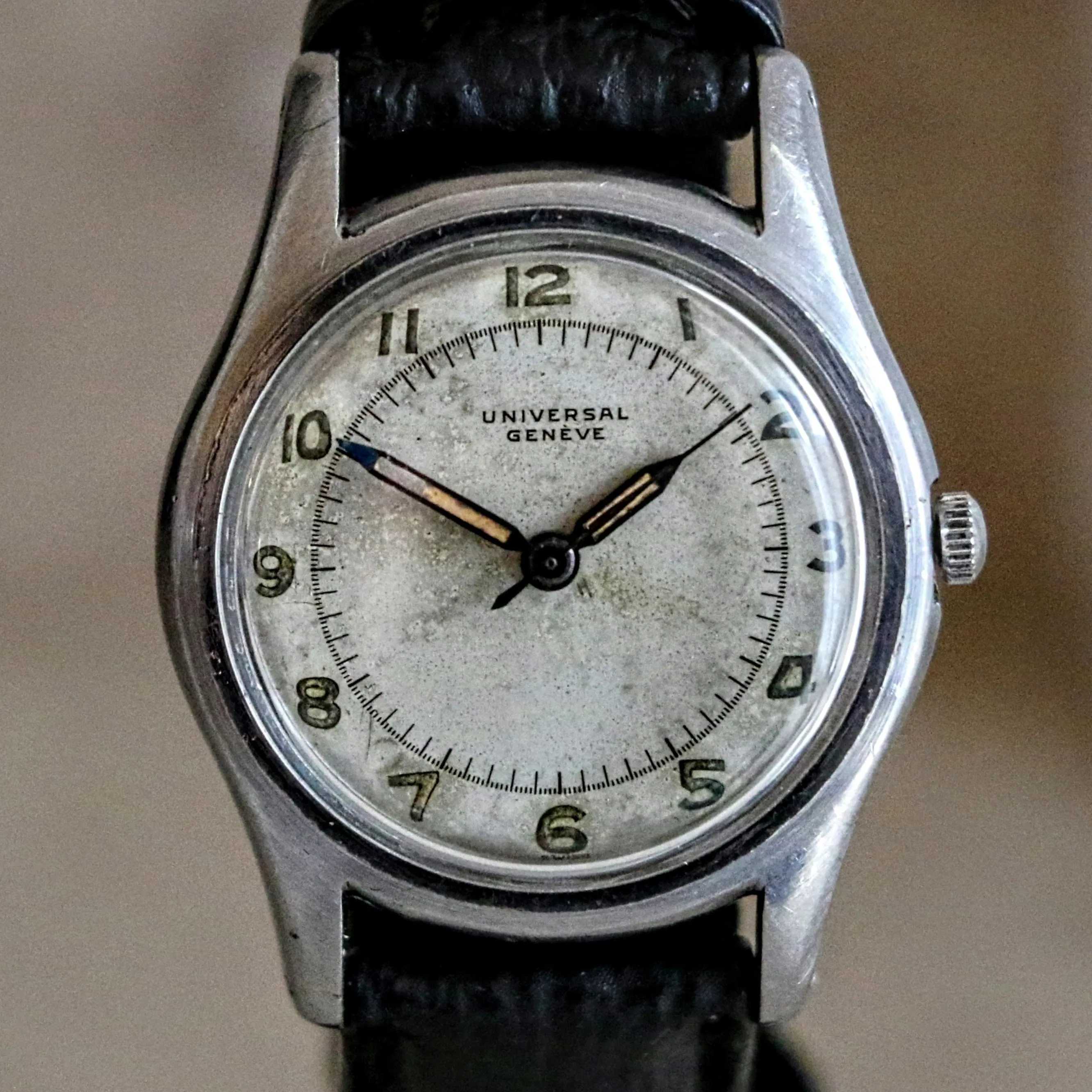 UNIVERSAL GENEVE Military WWII Wristwatch Caliber 267 17 Jewels Swiss Watch