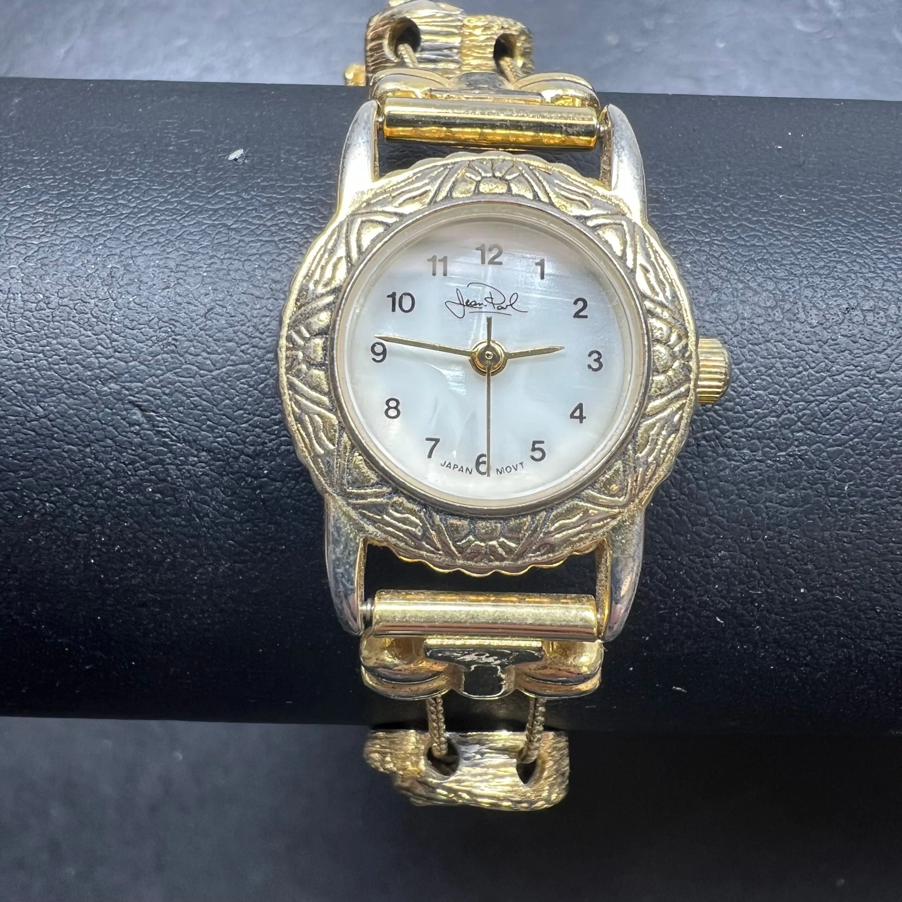 Vintage Gold Tone Cat Charm Watch 1990s Style Works w/ New Battery