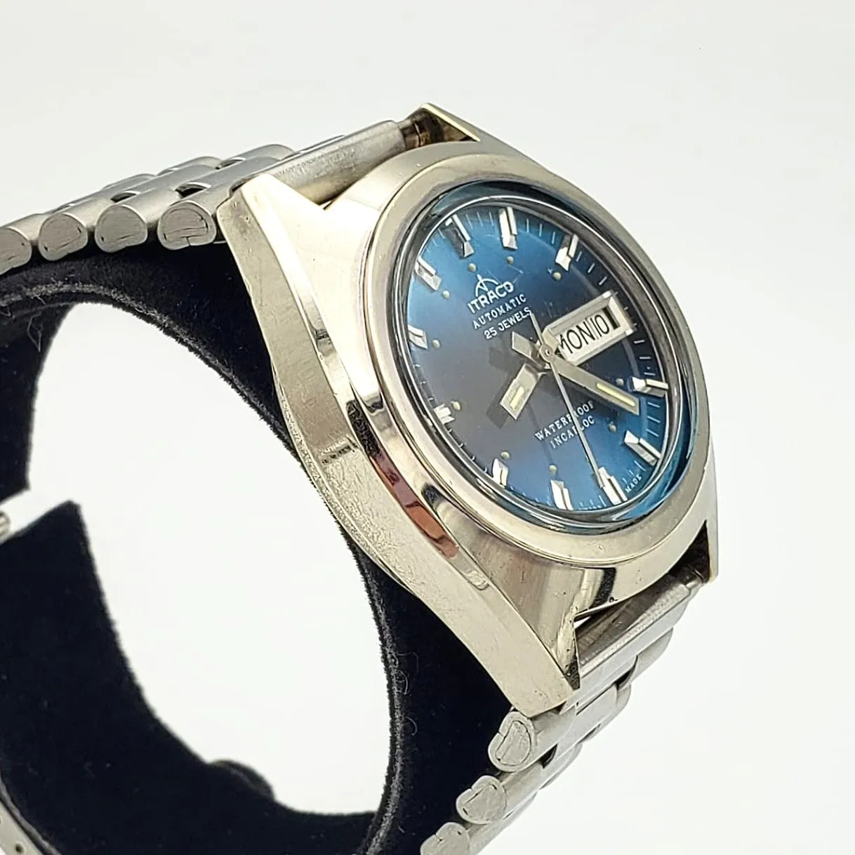 Vintage ITRACO Automatic Wristwatch Cal. ETA2789-1 25 J, Dual-Language Day/Date Watch