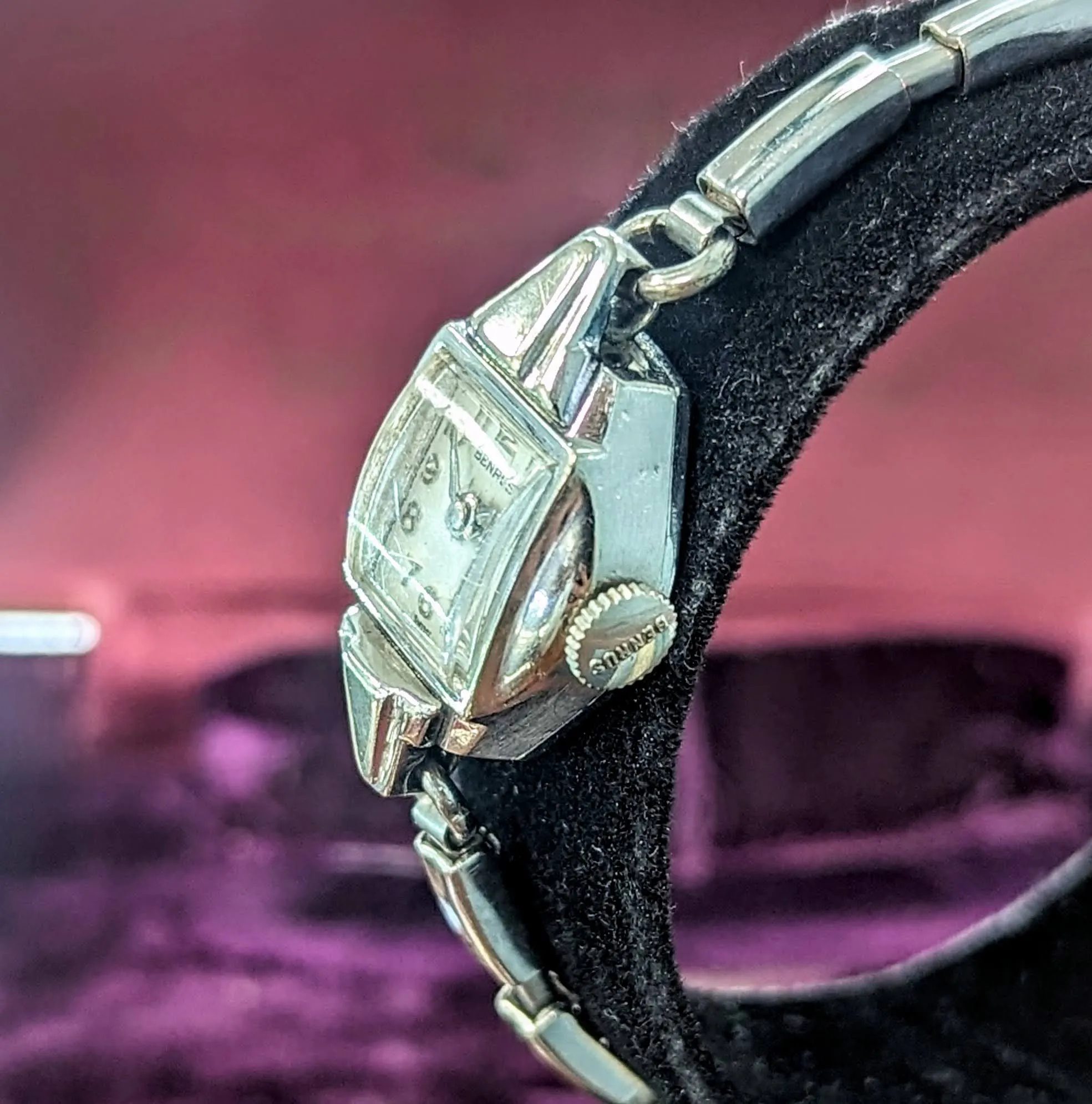 Vintage Ladies BENRUS Watch 17 Jewels Fancy Case and Lugs & Original Flex Bracelet Swiss